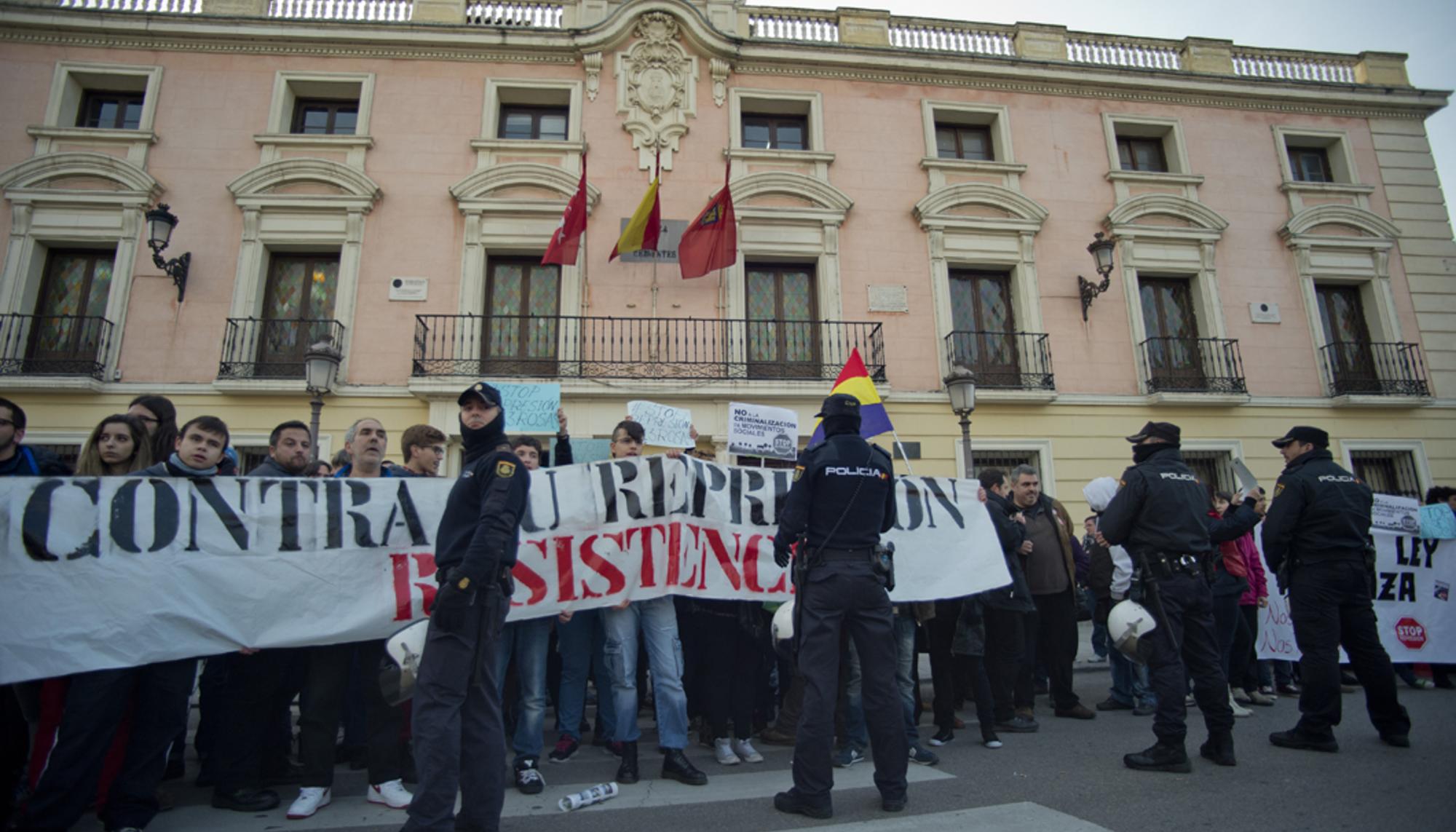 Concentración por el asalto al centro social 13 Rosas